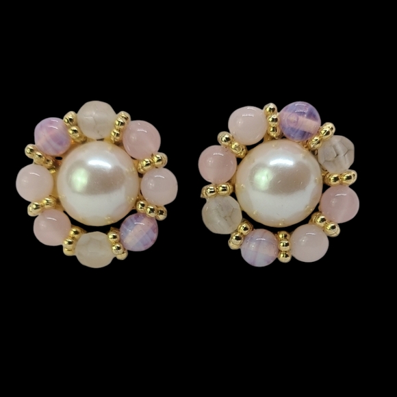 Elegant Fuax Pearl and Pink Beaded flower Earrings vintage style - Picture 3 of 17